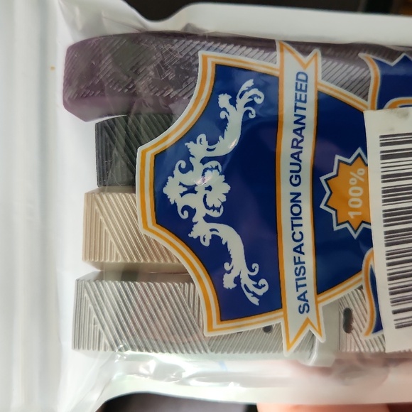 Alta HR watch [ 4 bands only ] - Picture 3 of 4